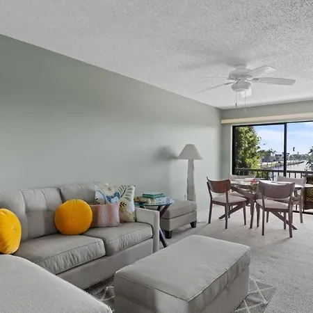 Comfy Waterfront Condo At Tennisplace Sanibel